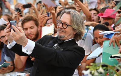Актерот Гери Олдман, фудбалерот Дејвид Бекам и музичарот Роџер Далтри ја добија титулата „сер“.