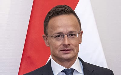 Шефот на унгарската дипломатија Петер Сијарто во работна посета на Македонија